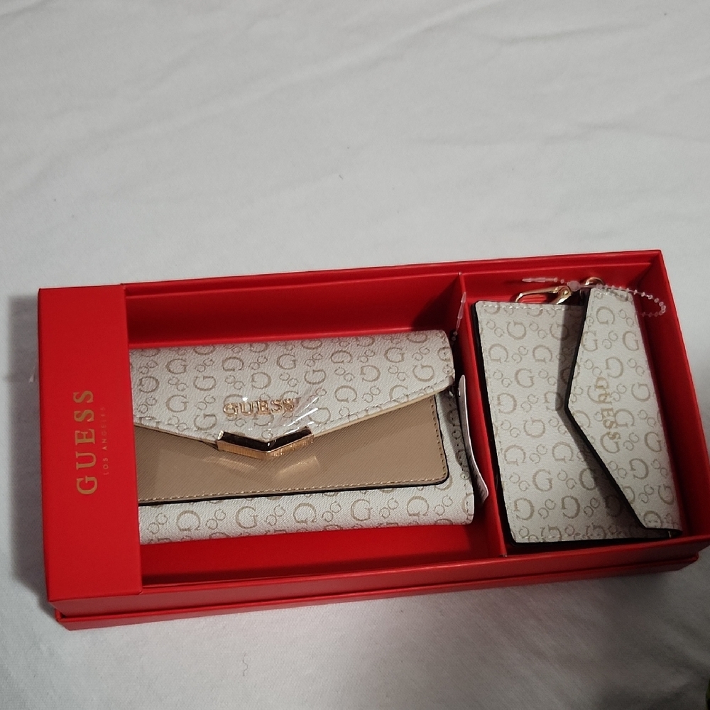 Guess Tan and Cream Wallet Set